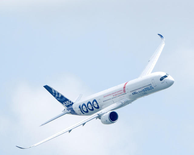 Airbus A350-1000 in flight Airbus A350-1000 in flight